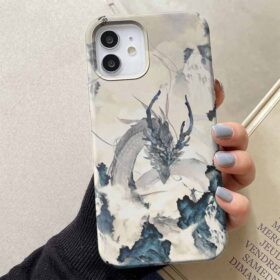 Dağdaki Ejderha Tasarımlı Silikon Telefon Kılıfı