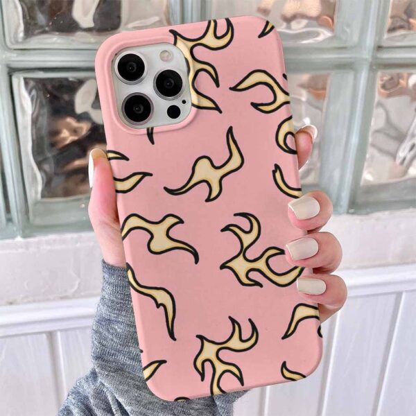 Pembe Arka Fonlu Sarı Alevler Tasarımlı Silikon Telefon Kılıfı