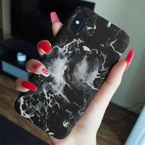 Siyah Arka Fonlu Beyaz Püskürtmeli Mermer Baskılı  Silikon Telefon Kılıfı