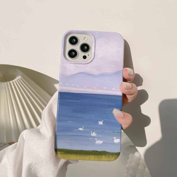 Mavi Deniz Kuğular Ve Dağlar Krem Renkli Silikon Telefon Kılıfı
