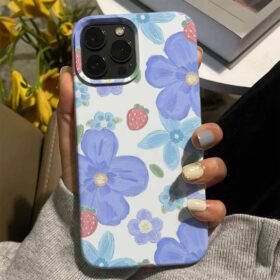 Çilekli Mavi Çiçekler Tasarımlı Silikon Telefon Kılıfı