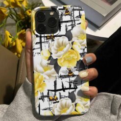 Çiçeklere Konan Arılar Tasarımlı Silikon Telefon Kılıfı