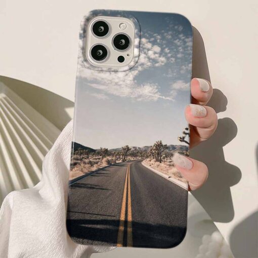 Uzun Bir Yol Tasarımlı Silikon Telefon Kılıfı