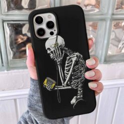 Muzik Dinleyen İskelet Tasarımlı Silikon Telefon Kılıfı