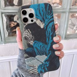 Kitap Okuyan İskelet Tasarımlı Silikon Telefon Kılıfı