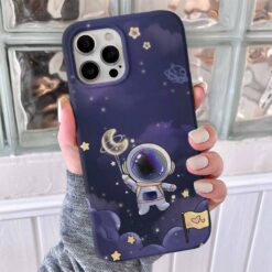 Minik Ay Tutan Astranot Tasarımlı Silikon Telefon Kılıfı