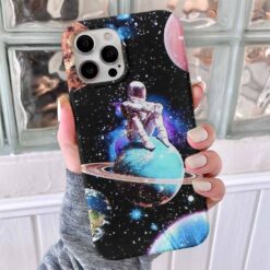 Saturnde Oturan Astranot Tasarımlı Silikon Telefon Kılıfı