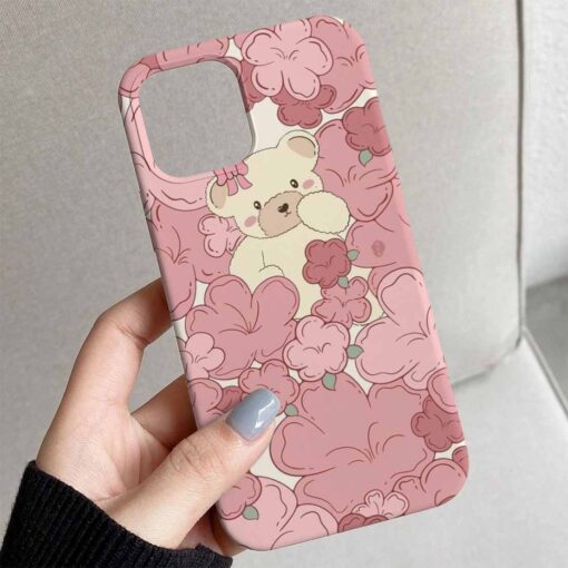 Pembe Çiçekler İçindeki Teddy Tasarımlı Silikon Telefon Kılıfı