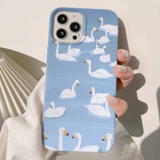 Denizdeki Kuğlar Baskılı Renkli Silikon Telefon Kılıfı